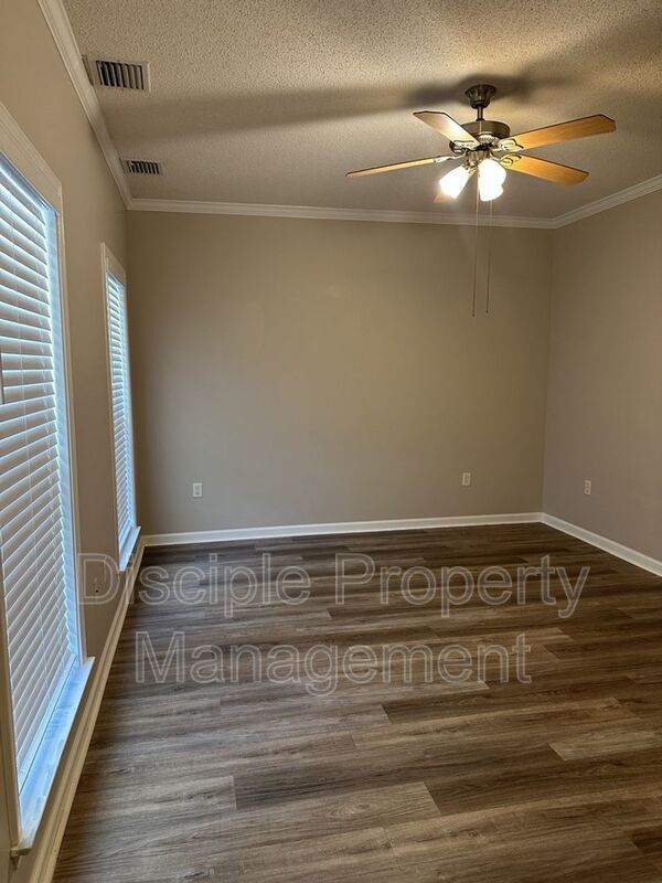 *Available Now* 29 Brisbon Hall Lane #8 property image