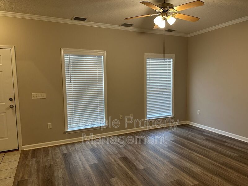 *Available Now* 29 Brisbon Hall Lane #8 property image