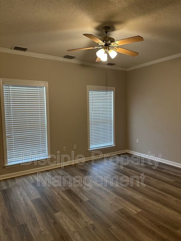 *Available Now* 29 Brisbon Hall Lane #8 property image