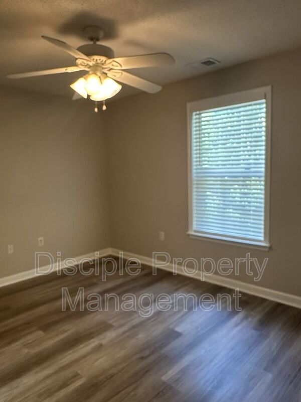 *Available Now* 29 Brisbon Hall Lane #8 property image