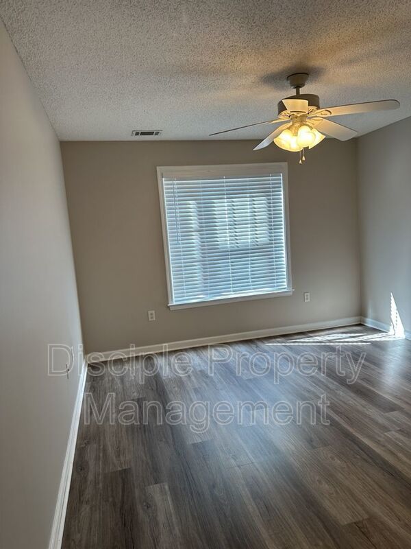 *Available Now* 29 Brisbon Hall Lane #8 property image