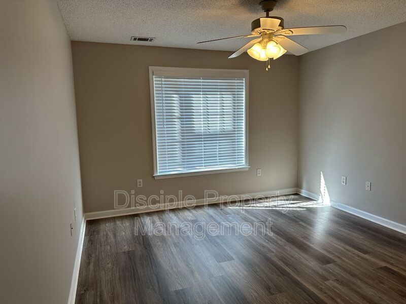 *Available Now* 29 Brisbon Hall Lane #8 property image