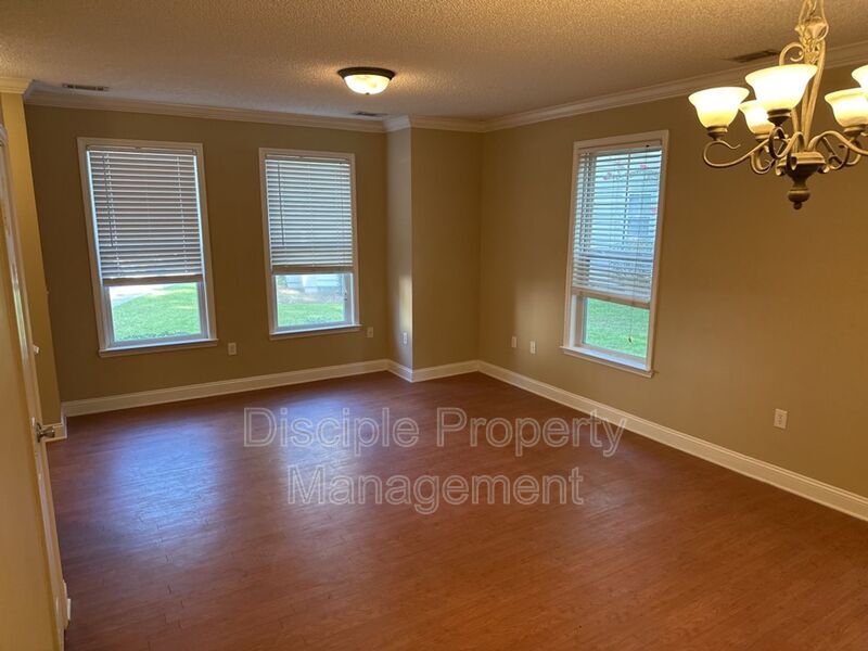 *MOVE-IN SPECIAL!* $500 off the first month's rent with a signed lease by 01/02/2026 for 66 Landing Way #7 - END UNIT! property image