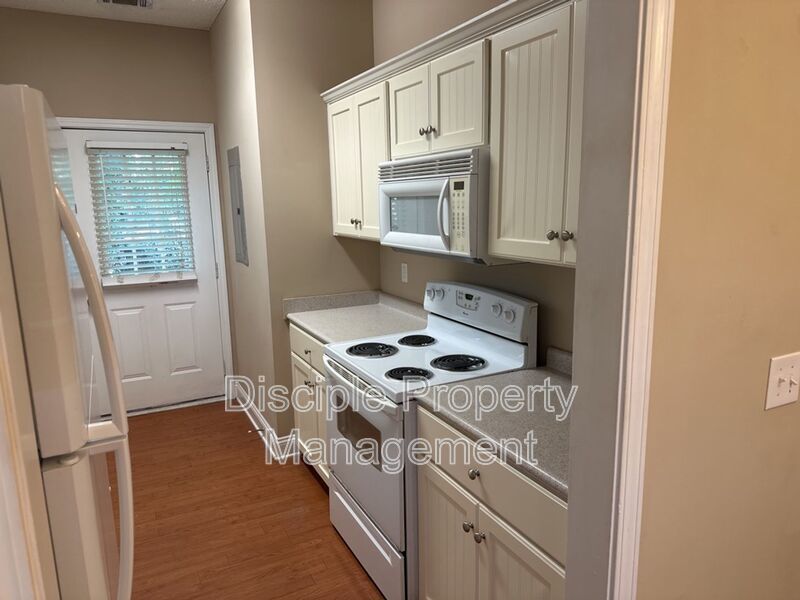 *MOVE-IN SPECIAL!* $500 off the first month's rent with a signed lease by 01/02/2026 for 66 Landing Way #7 - END UNIT! property image