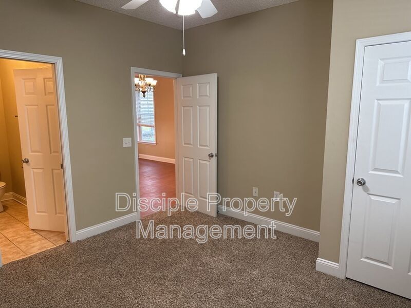 *MOVE-IN SPECIAL!* $500 off the first month's rent with a signed lease by 01/02/2026 for 66 Landing Way #7 - END UNIT! property image