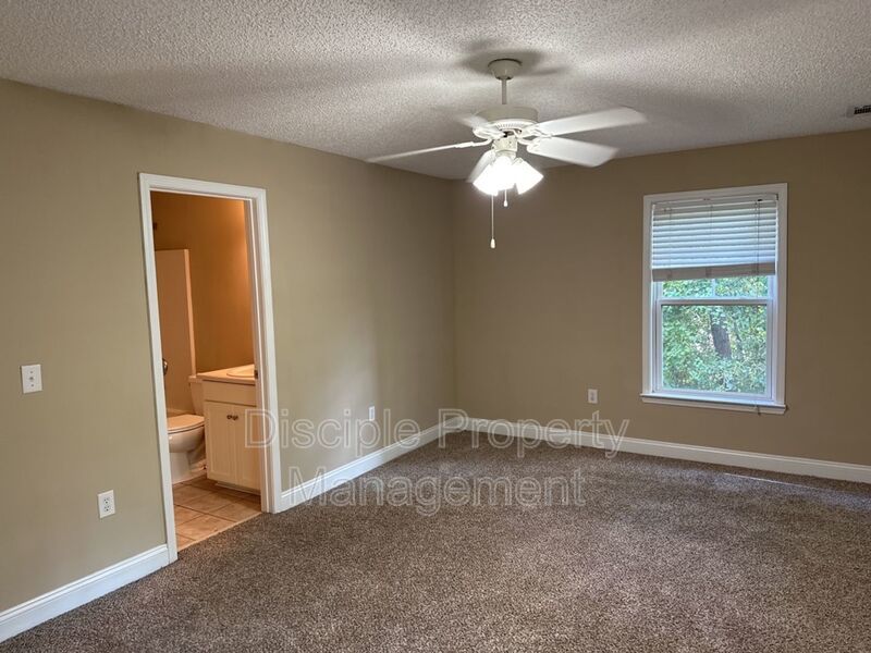 *MOVE-IN SPECIAL!* $500 off the first month's rent with a signed lease by 01/02/2026 for 66 Landing Way #7 - END UNIT! property image