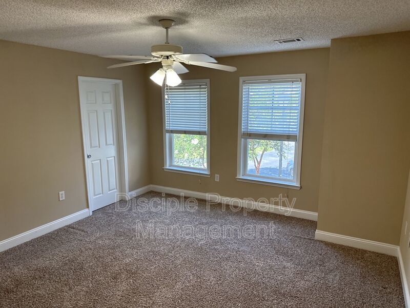 *MOVE-IN SPECIAL!* $500 off the first month's rent with a signed lease by 01/02/2026 for 66 Landing Way #7 - END UNIT! property image