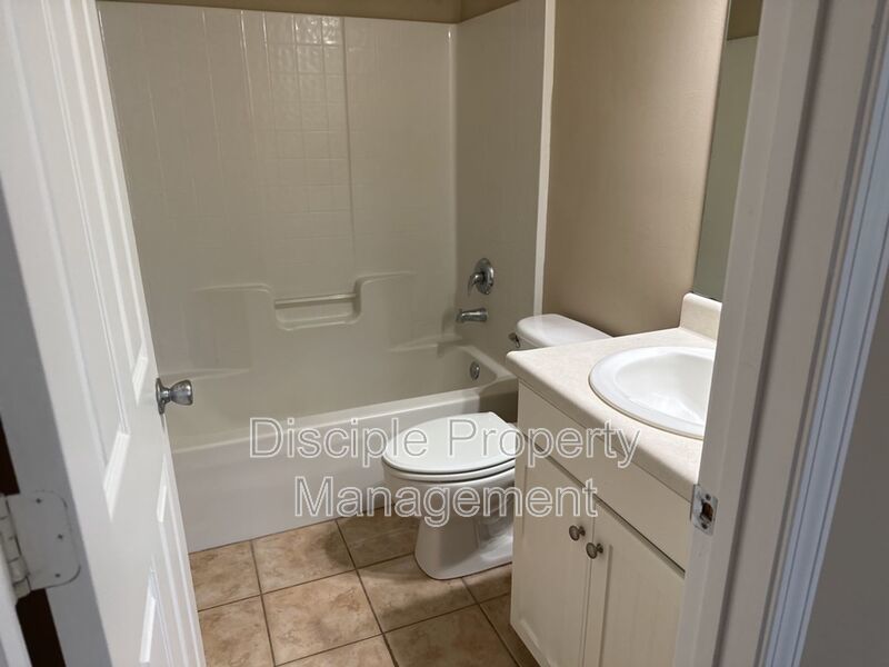 *MOVE-IN SPECIAL!* $500 off the first month's rent with a signed lease by 01/02/2026 for 66 Landing Way #7 - END UNIT! property image