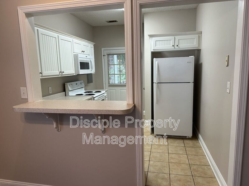 *MOVE-IN SPECIAL!* $500 off the first month's rent with a signed lease by 01/02/2026 for 66 Landing Way #11 - END UNIT! property image