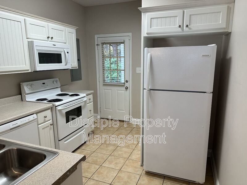 *MOVE-IN SPECIAL!* $500 off the first month's rent with a signed lease by 01/02/2026 for 66 Landing Way #11 - END UNIT! property image