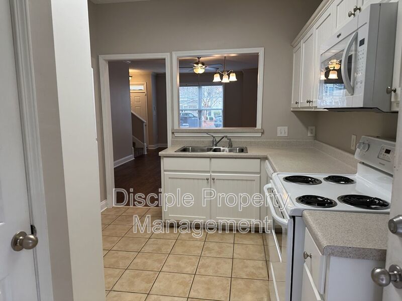 *MOVE-IN SPECIAL!* $500 off the first month's rent with a signed lease by 01/02/2026 for 66 Landing Way #11 - END UNIT! property image