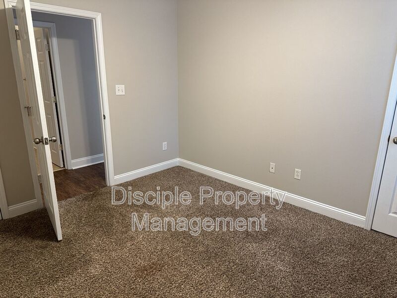 *MOVE-IN SPECIAL!* $500 off the first month's rent with a signed lease by 01/02/2026 for 66 Landing Way #11 - END UNIT! property image