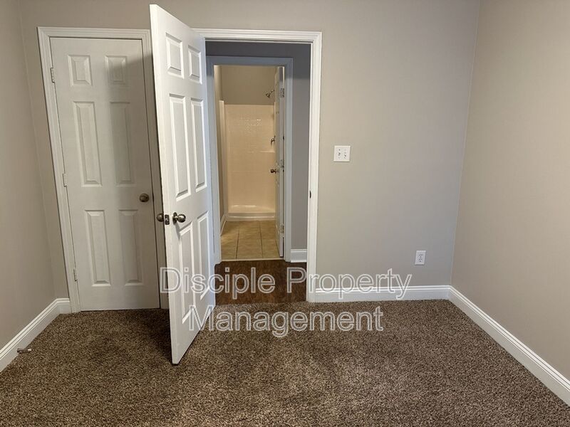 *MOVE-IN SPECIAL!* $500 off the first month's rent with a signed lease by 01/02/2026 for 66 Landing Way #11 - END UNIT! property image