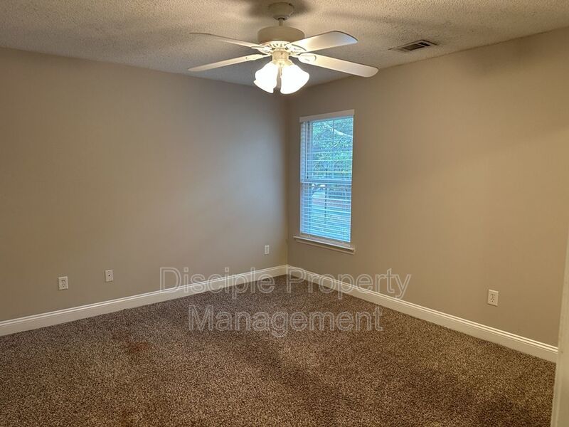 *MOVE-IN SPECIAL!* $500 off the first month's rent with a signed lease by 01/02/2026 for 66 Landing Way #11 - END UNIT! property image