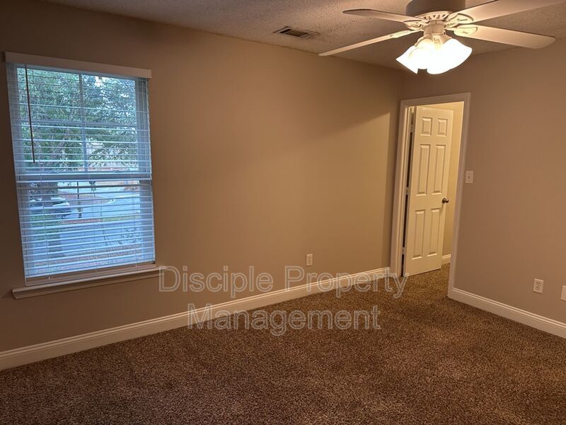 *MOVE-IN SPECIAL!* $500 off the first month's rent with a signed lease by 01/02/2026 for 66 Landing Way #11 - END UNIT! property image