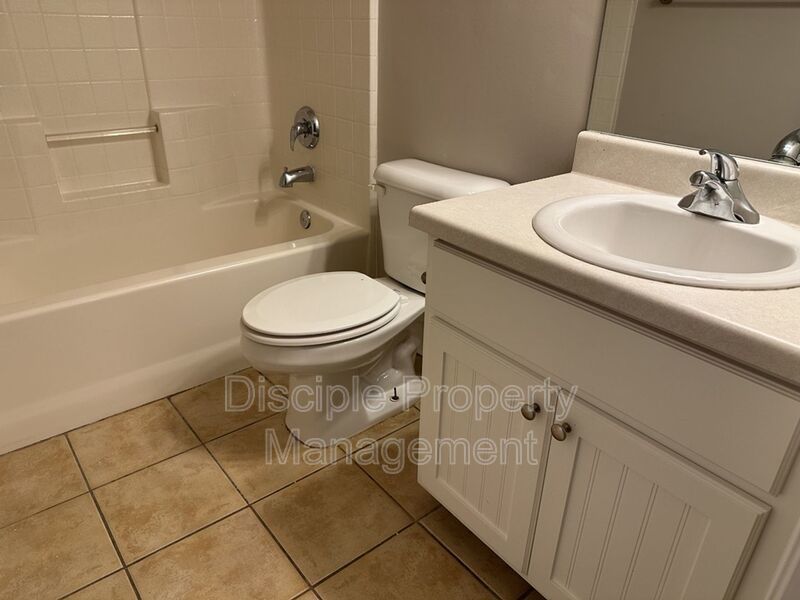 *MOVE-IN SPECIAL!* $500 off the first month's rent with a signed lease by 01/02/2026 for 66 Landing Way #11 - END UNIT! property image