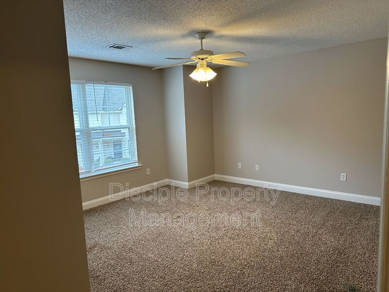 *MOVE-IN SPECIAL!* $500 off the first month's rent with a signed lease by 01/02/2026 for 66 Landing Way #11 - END UNIT! property image