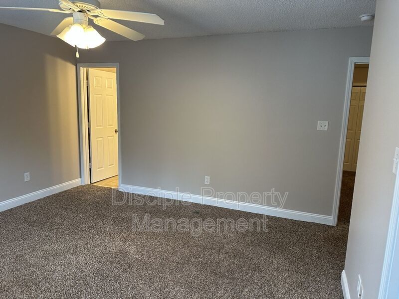 *MOVE-IN SPECIAL!* $500 off the first month's rent with a signed lease by 01/02/2026 for 66 Landing Way #11 - END UNIT! property image