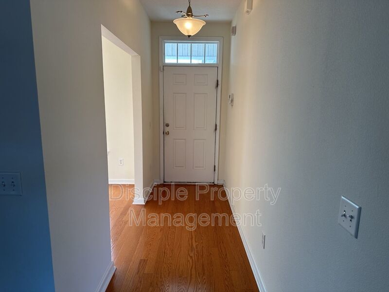 *Available Now!* 10 Evergreen Oak Drive property image