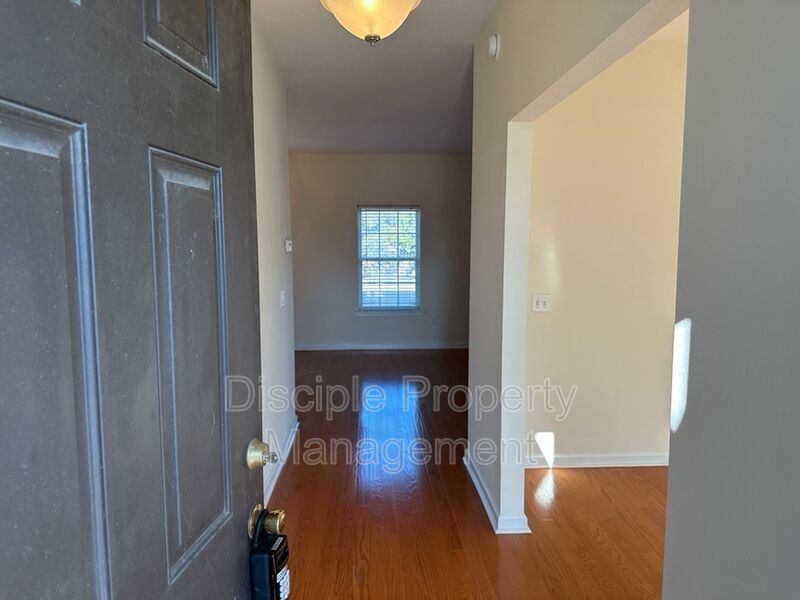 *Available Now!* 10 Evergreen Oak Drive property image