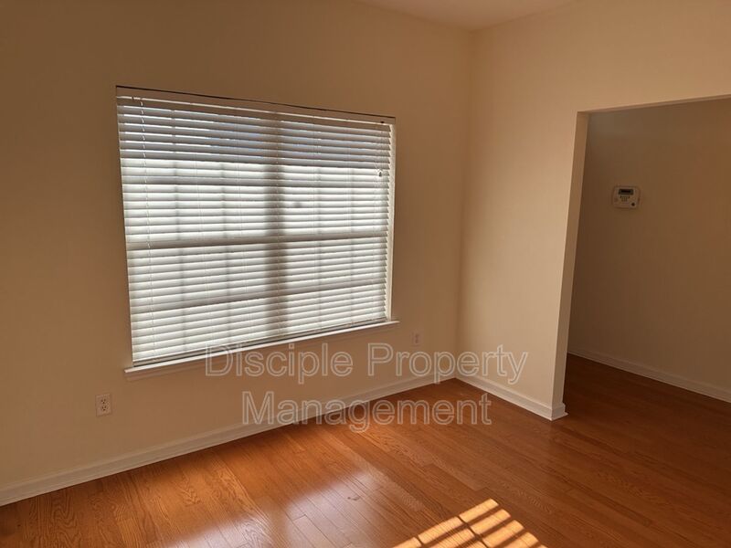 *Available Now!* 10 Evergreen Oak Drive property image