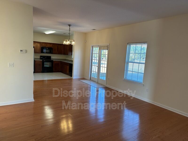*Available Now!* 10 Evergreen Oak Drive property image