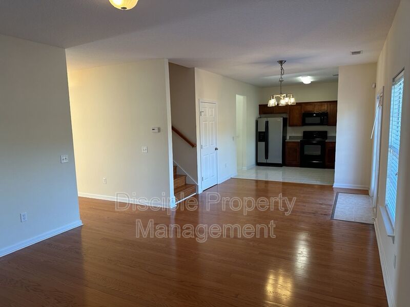 *Available Now!* 10 Evergreen Oak Drive property image
