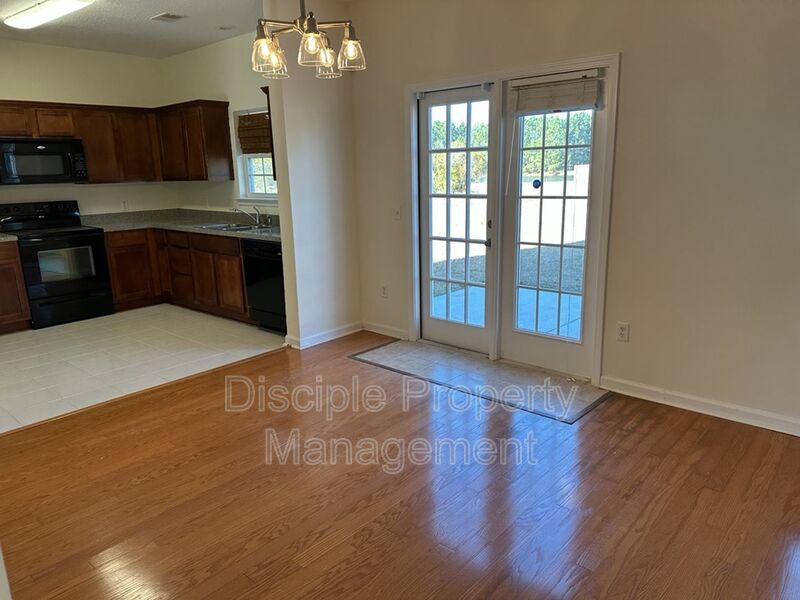 *Available Now!* 10 Evergreen Oak Drive property image