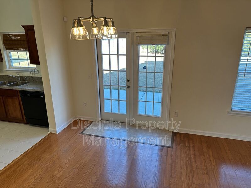 *Available Now!* 10 Evergreen Oak Drive property image