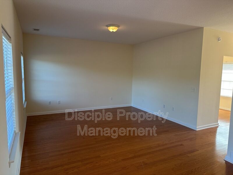 *Available Now!* 10 Evergreen Oak Drive property image