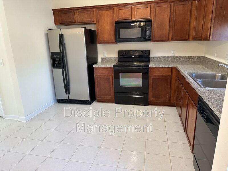 *Available Now!* 10 Evergreen Oak Drive property image