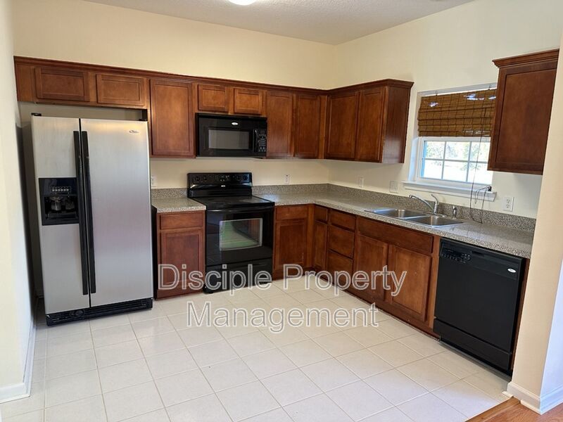 *Available Now!* 10 Evergreen Oak Drive property image