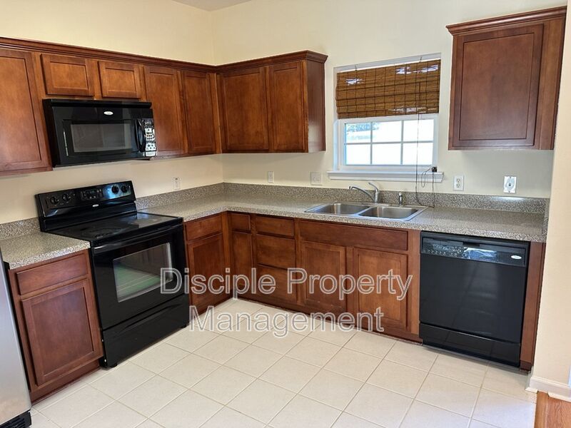 *Available Now!* 10 Evergreen Oak Drive property image