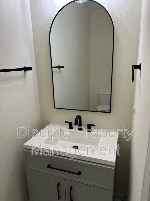 *Available Now!* 10 Evergreen Oak Drive property image