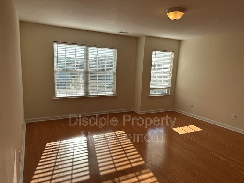 *Available Now!* 10 Evergreen Oak Drive property image