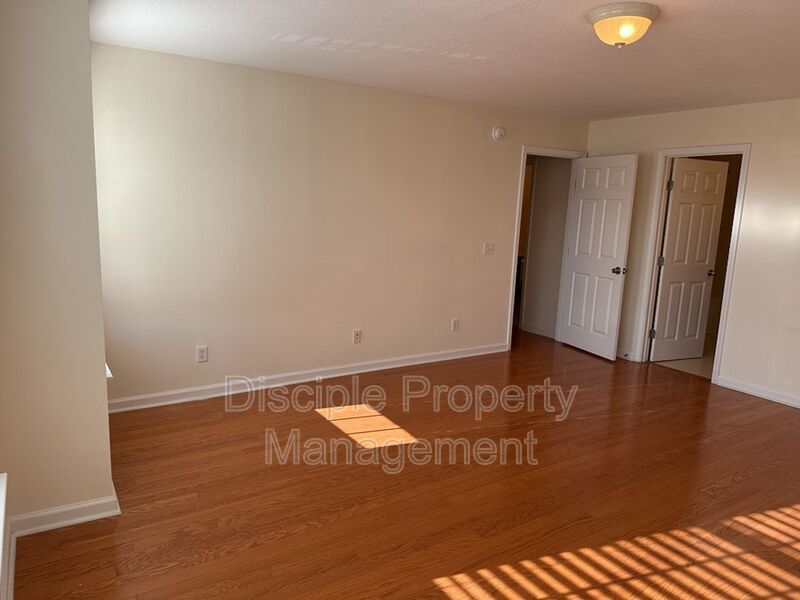 *Available Now!* 10 Evergreen Oak Drive property image