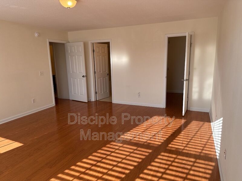 *Available Now!* 10 Evergreen Oak Drive property image