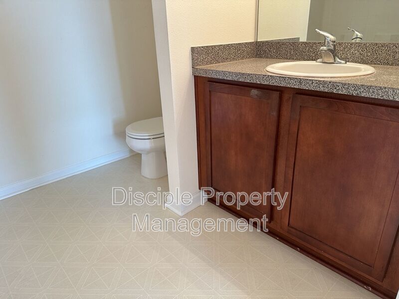 *Available Now!* 10 Evergreen Oak Drive property image