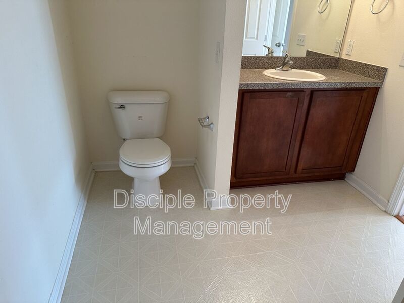 *Available Now!* 10 Evergreen Oak Drive property image