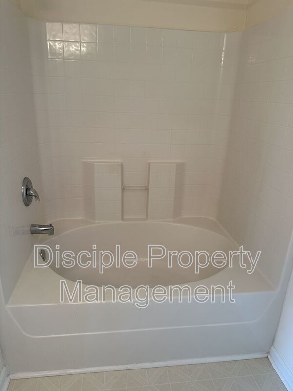 *Available Now!* 10 Evergreen Oak Drive property image