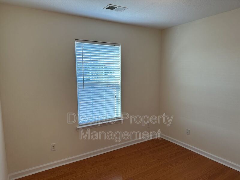 *Available Now!* 10 Evergreen Oak Drive property image