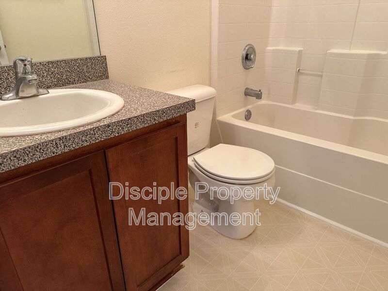*Available Now!* 10 Evergreen Oak Drive property image