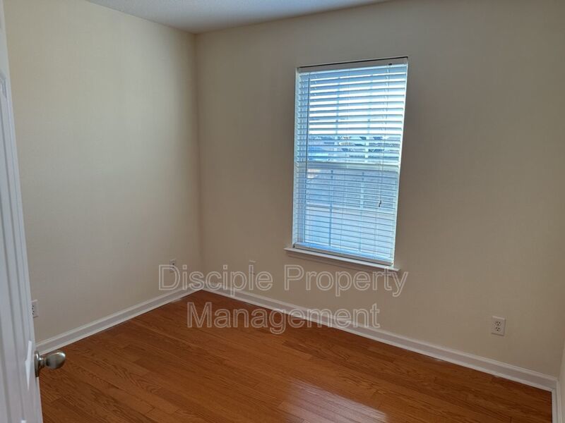 *Available Now!* 10 Evergreen Oak Drive property image