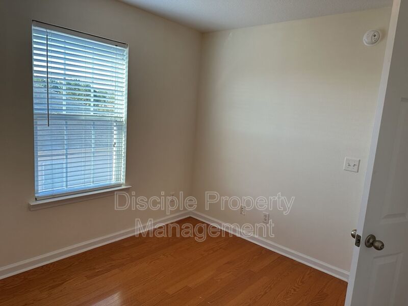 *Available Now!* 10 Evergreen Oak Drive property image
