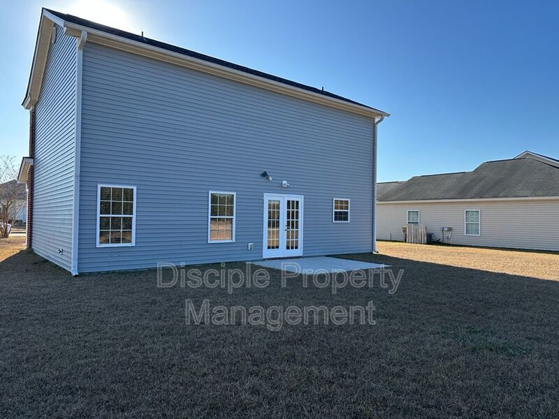*Available Now!* 10 Evergreen Oak Drive property image