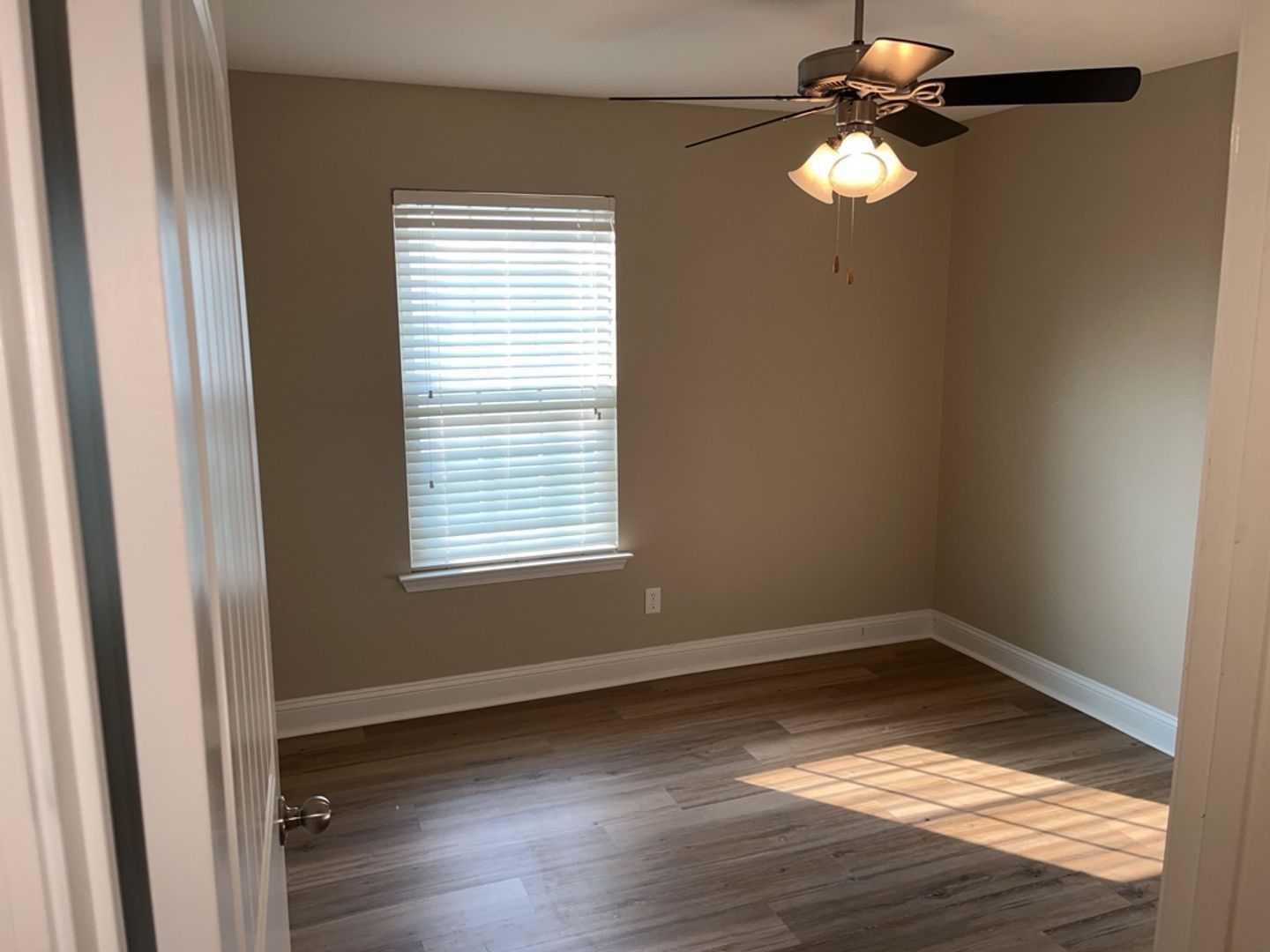 *Available Now* 202 Scarlett Lane - White Oak Subdivision property image