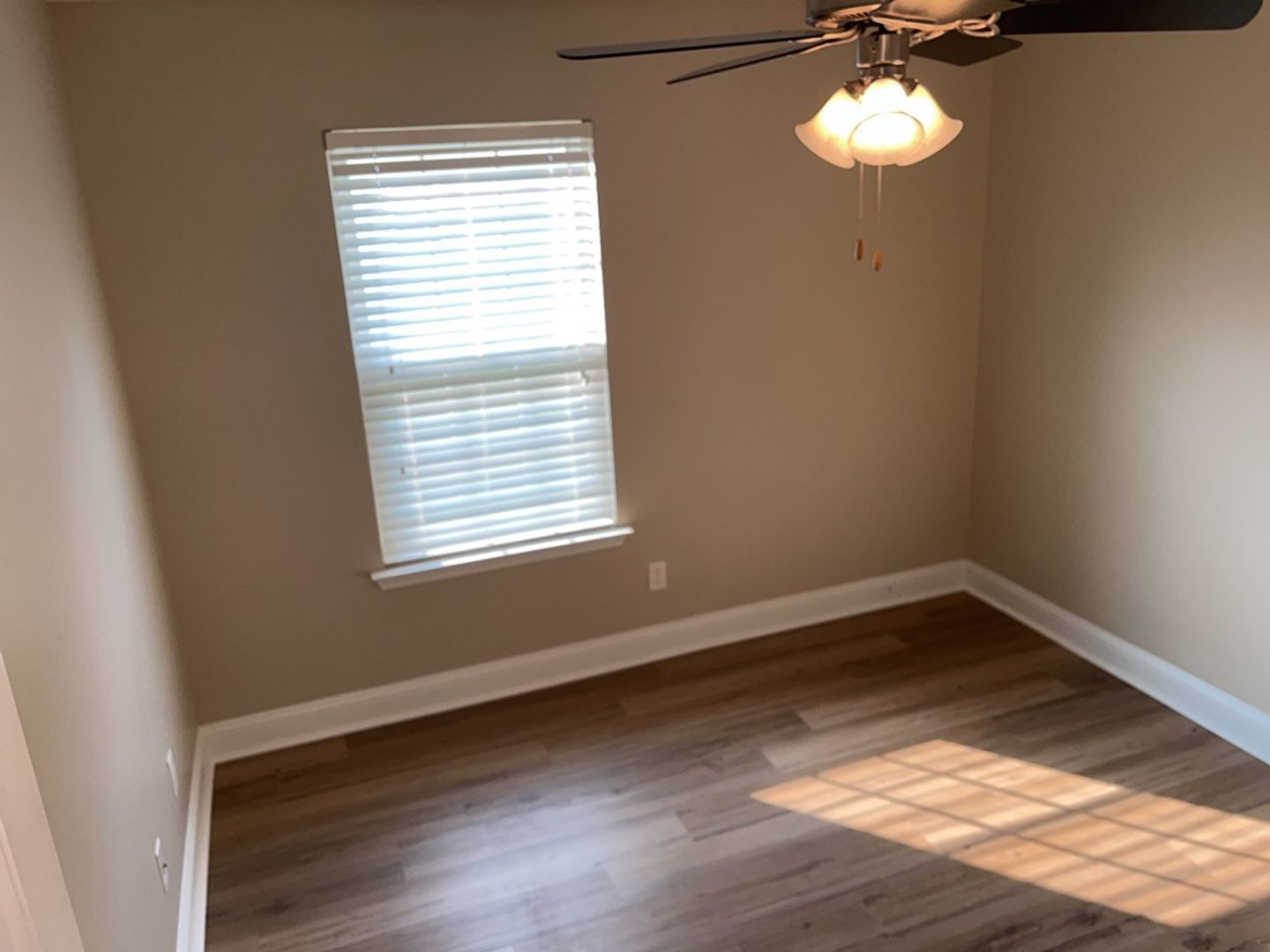 *Available Now* 202 Scarlett Lane - White Oak Subdivision property image