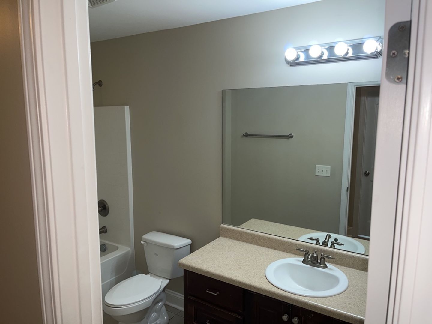 *Available Now* 202 Scarlett Lane - White Oak Subdivision property image