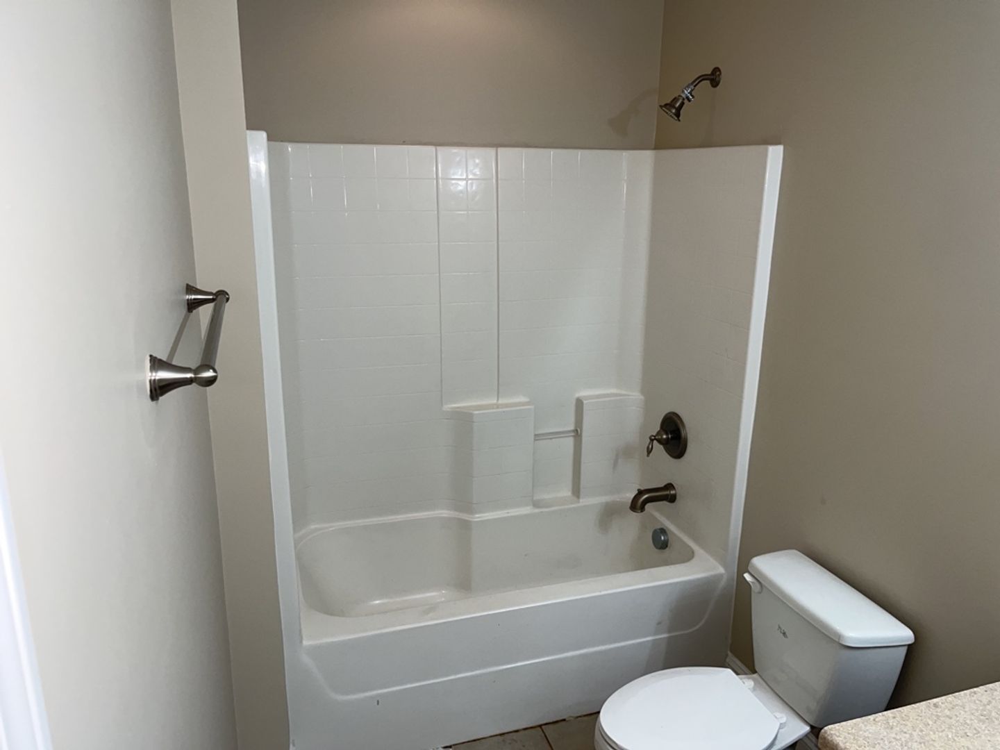 *Available Now* 202 Scarlett Lane - White Oak Subdivision property image