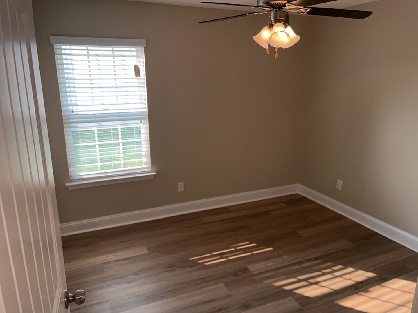 *Available Now* 202 Scarlett Lane - White Oak Subdivision property image